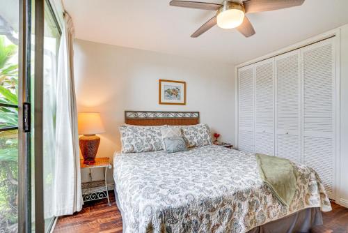 Cama o camas de una habitación en Turtle Bay Condo with Pool Access and Golf Course!