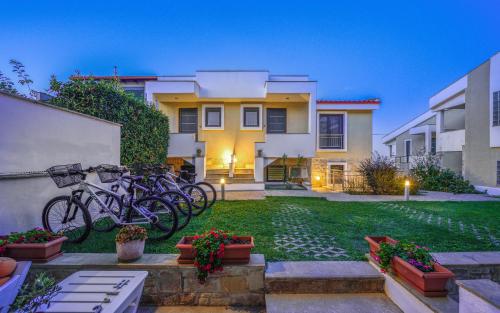 Gallery image of Elpiniki Luxury Apartments in Nea Potidaea