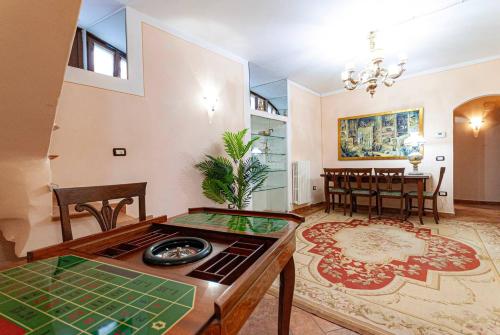 a living room with a table and a dining room at Artist's Suites in Spoleto