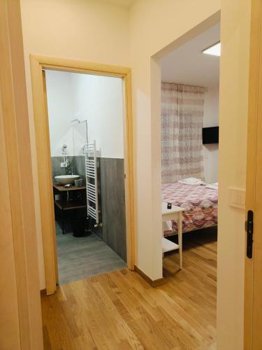 a bathroom with a mirror and a bedroom with a bed at Villa Petra - Πέτρα in Alpignano