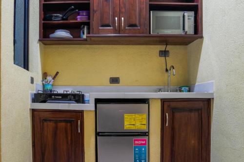 Dapur atau dapur kecil di Casa Josefa Hotel