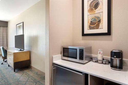 TV a/nebo společenská místnost v ubytování Best Western Executive Residency IH-37 Corpus Christi