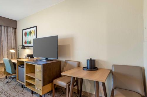 TV a/nebo společenská místnost v ubytování Best Western Executive Residency IH-37 Corpus Christi