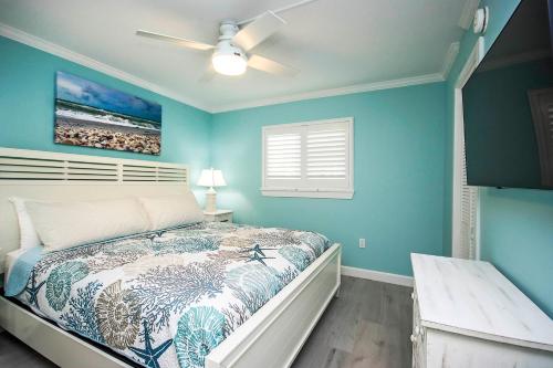 Ένα ή περισσότερα κρεβάτια σε δωμάτιο στο Ground Floor Sanibel Condo Seps To The Beach 5B1