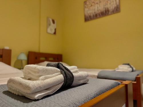a pile of towels sitting on top of a bed at Casa al Cuore Lefkas in Lefkada Town