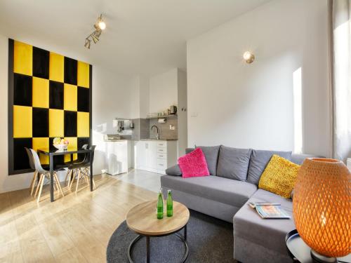 a living room with a couch and a table at Dworek Polanica in Polanica-Zdrój