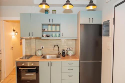 Vintage-Inspired 2BDR Apt - 15' to Monastiraki