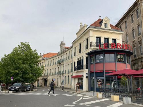 Le Bristol - Gîtes Canal & Chenier, proche gare