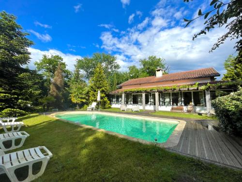 Photo de la galerie de l'établissement Villa au milieu des pins - Domaine Temali, à Lue