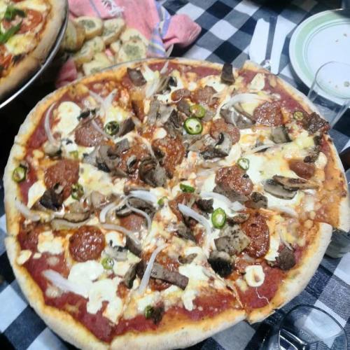 a pizza sitting on top of a table at Casa de campo vacacional "Tres Soles" en Xico, Veracruz in Xico
