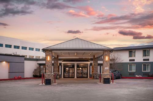 a building with a parking lot in front of it at Best Western Green Bay Inn and Conference Center in Green Bay