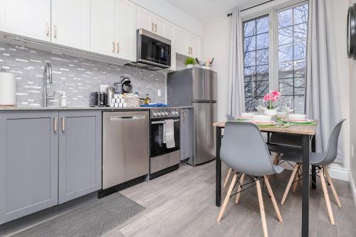 Gallery image of Modern 2BR Condo with Pet Friendly - Near University in Ottawa