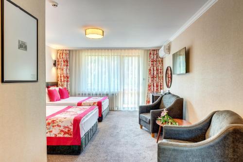 Postel nebo postele na pokoji v ubytování SPA Hotel Kiparis