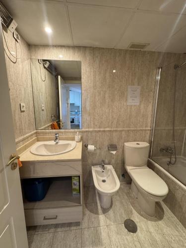 a bathroom with a toilet and a sink and a shower at Casa con piscina in Madrid