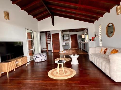 Una televisión o centro de entretenimiento en VILLA Koh-I-Noor