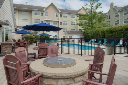 Bazén v ubytování Residence Inn by Marriott Dayton Troy nebo v jeho okolí