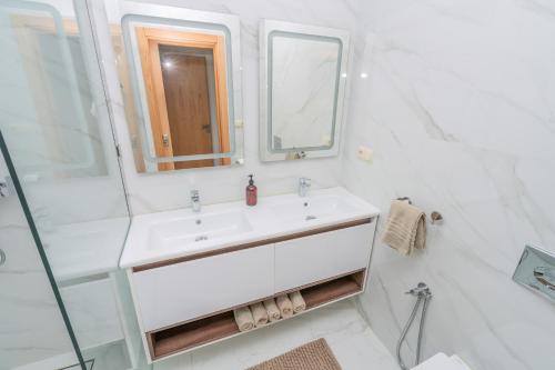 Bagno di Luxurious Condo in Tangier
