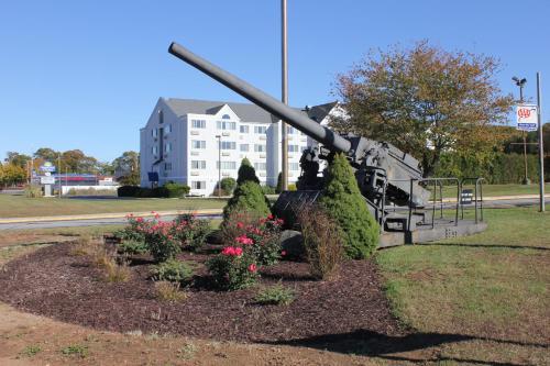 Groton Inn & Suites – Photos 3