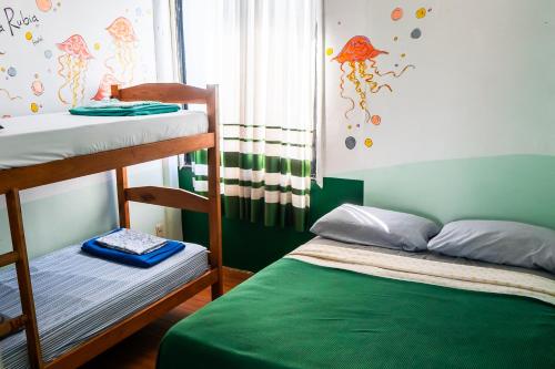 Ένα ή περισσότερα κρεβάτια σε δωμάτιο στο La Rubia Hostel
