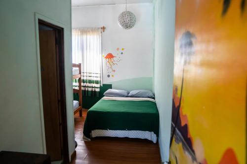 Ένα ή περισσότερα κρεβάτια σε δωμάτιο στο La Rubia Hostel