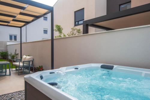 All Seasons Luxury Apartments
