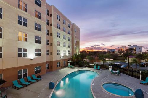 Бассейн в Residence Inn Orlando Airport или поблизости