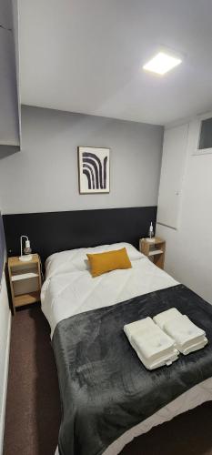 a bedroom with a large bed with two towels on it at Casa Pino in Río Gallegos
