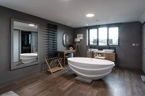 Koupelna v ubytování Uno Carbis Bay - Luxury Serviced Accommodation