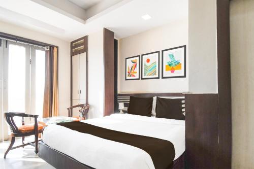 Giường trong phòng chung tại Super Hotel O Park Street Inn
