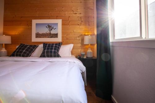 Postel nebo postele na pokoji v ubytování Pine at Evergreen - Boutique Hotel
