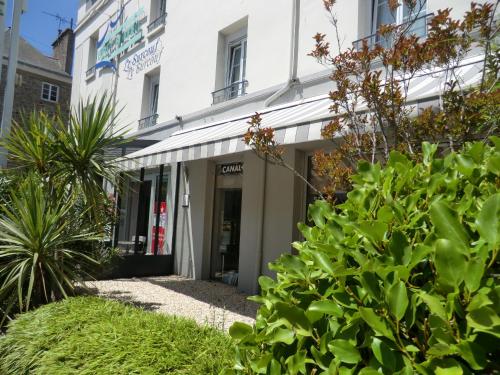 Gallery image of Brit Hotel Le Surcouf in Saint Malo