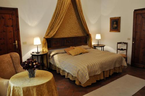 Lova arba lovos apgyvendinimo įstaigoje Villa Il Leccio