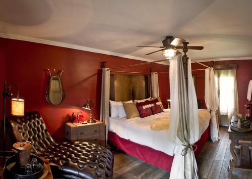 Katil atau katil-katil dalam bilik di Maxwell Mansion Hotel