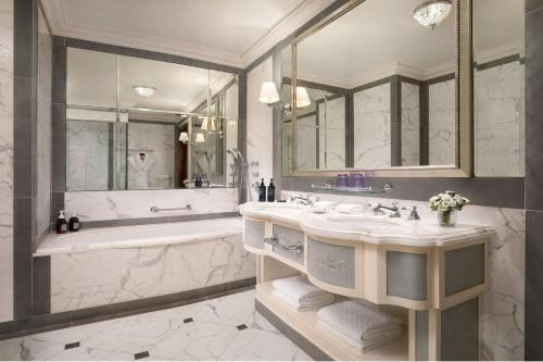Bagno di The St. Regis Florence