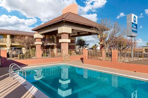 Bazén v ubytování Best Western Desert Inn nebo v jeho okolí