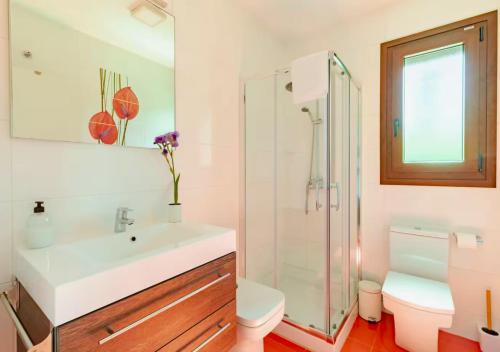a bathroom with a sink and a shower and a toilet at Casa Rural Orós in Orós Alto