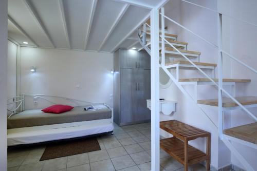Ένα ή περισσότερα κρεβάτια σε δωμάτιο στο Avra Apartments