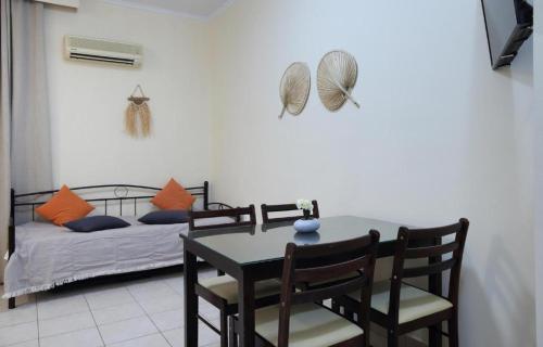 Ένα ή περισσότερα κρεβάτια σε δωμάτιο στο Avra Apartments