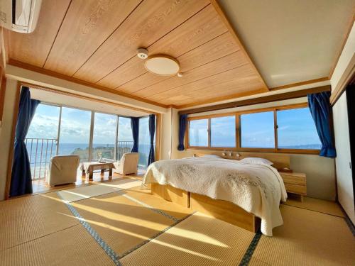 Voodi või voodid majutusasutuse Ocean View Hiromi SPA Hotel温泉と絶景の宿 toas