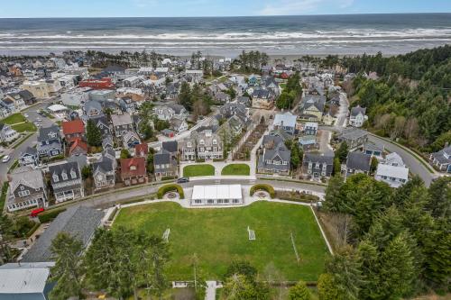 an aerial view of a neighborhood with houses and the ocean at Shifting Gears by Seabrook Hospitality in Pacific Beach