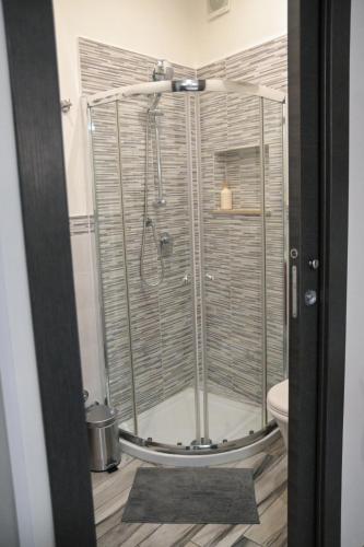 a glass shower in a bathroom with a toilet at Giorgia House in Pieta