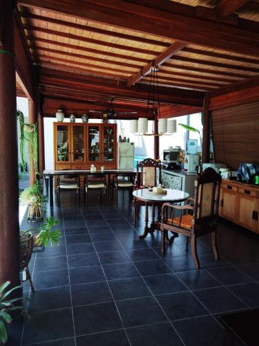 a kitchen and dining room with a table and chairs at Amuya Home Stay in Waingapu
