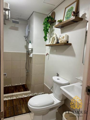 a bathroom with a toilet and a sink at Le Amour Room Stay - Smdc Cheer Residences in Marilao