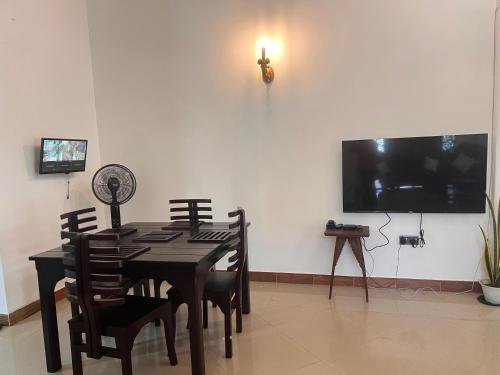 Televisor o centre d'entreteniment de Shantha Home