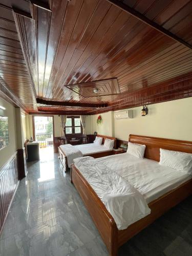Postel nebo postele na pokoji v ubytování Nam Sông Hậu Hotel