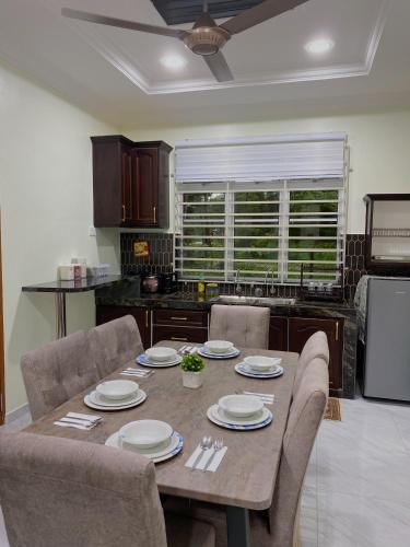 Η κουζίνα ή μικρή κουζίνα στο NSJay Guest House
