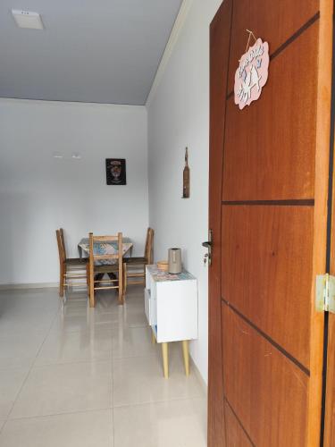 a door to a room with a table and a tableablishthritisthritisbestosbestos at Apartamento kit aconchegante 3 in Matinhos