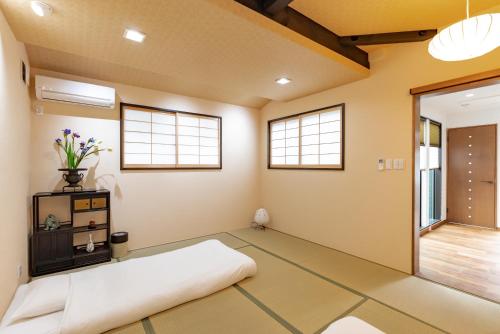 Cama o camas de una habitación en 谷町君 星屋 神泉ノ宿 二条城