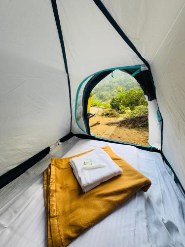 Katil atau katil-katil dalam bilik di Munnar Tents