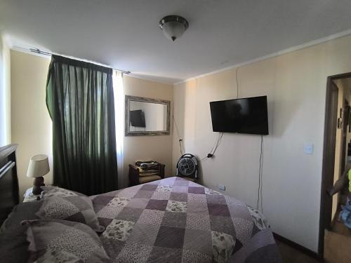 Una televisión o centro de entretenimiento en Departamento comodo